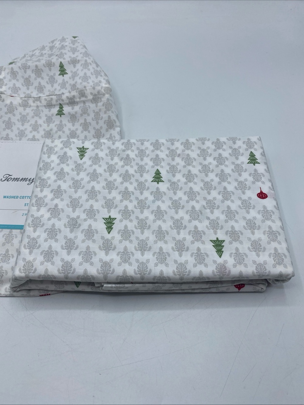 Tommy Bahama 2 Standard Cotton Pillowcases Christmas holiday Festive Tree Turtle
